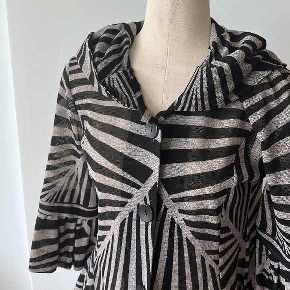 Black & grey whimsical bell sleeve cardigan - Picture 2 of 8